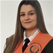 Graduada en administración y dirección de empresas y apta para dar clases de refuerzo a niños de infantil y primaria